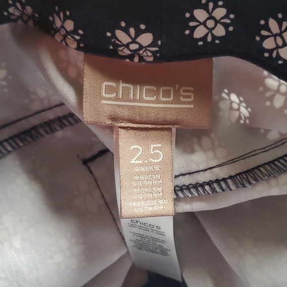 Size 25 Chico's ankle pant - Picture 2 of 2